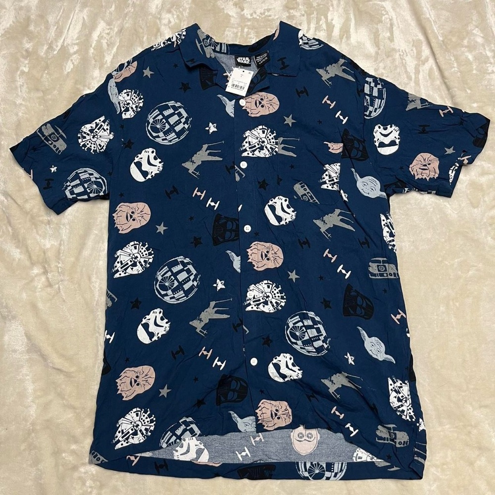 NWT Star Wars™ Short-Sleeve Button-Down Shirt – Navy, Size L (Men’s) - Picture 2 of 6